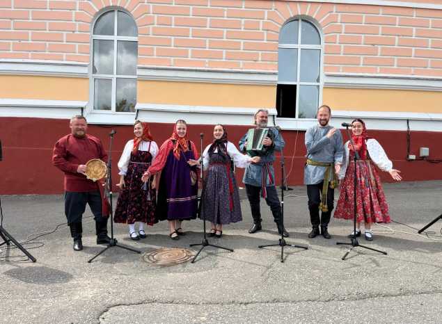 «Миряне» выступили в гимназии № 4